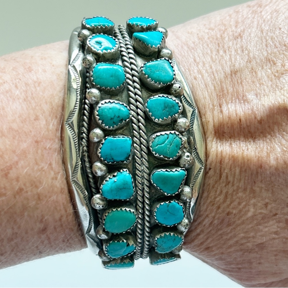Breathtaking Vintage Statement Southwestern Turquoise Silver Cuff Bracelet - Picture 13 of 13